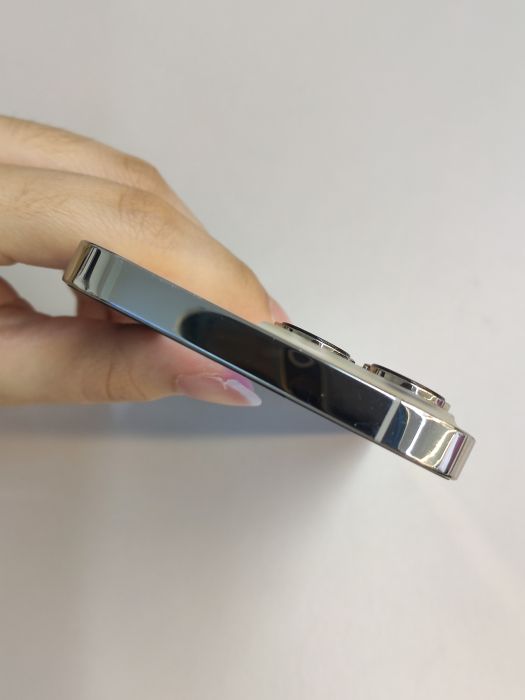 Apple iPhone 13 Pro — photo 6 of 11