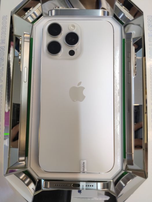 Apple iPhone 15 Pro Max — photo 2 of 10