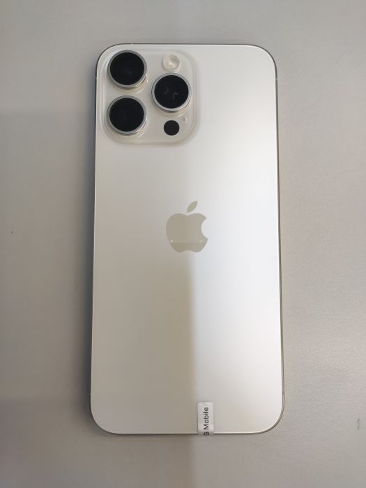 Apple iPhone 15 Pro Max — photo 4 of 10