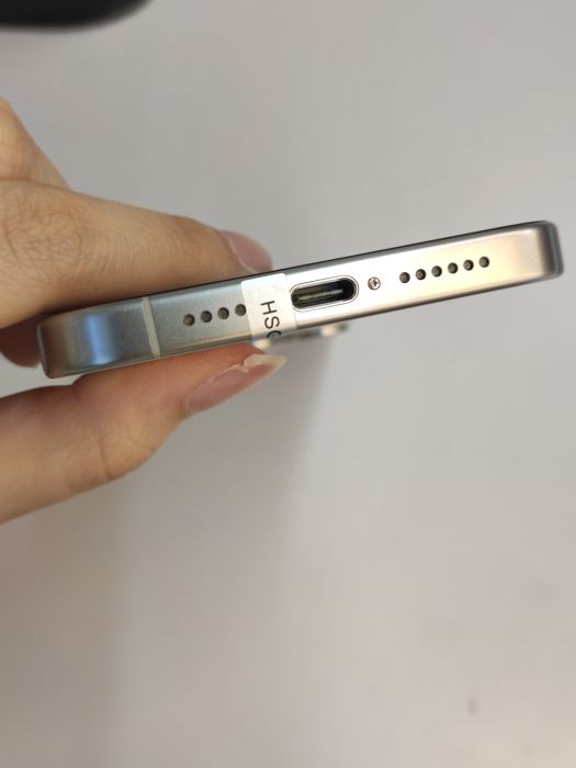 Apple iPhone 15 Pro Max — photo 7 of 10