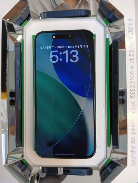 Apple iPhone 15 Pro — photo 2 of 11