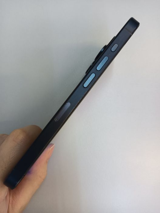 Apple iPhone 15 Pro — photo 4 of 11
