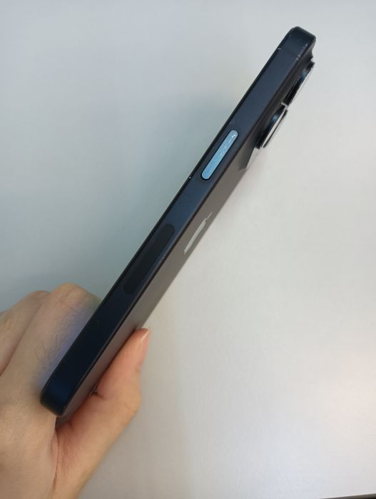 Apple iPhone 15 Pro — photo 5 of 11
