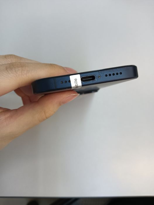 Apple iPhone 15 Pro — photo 6 of 11