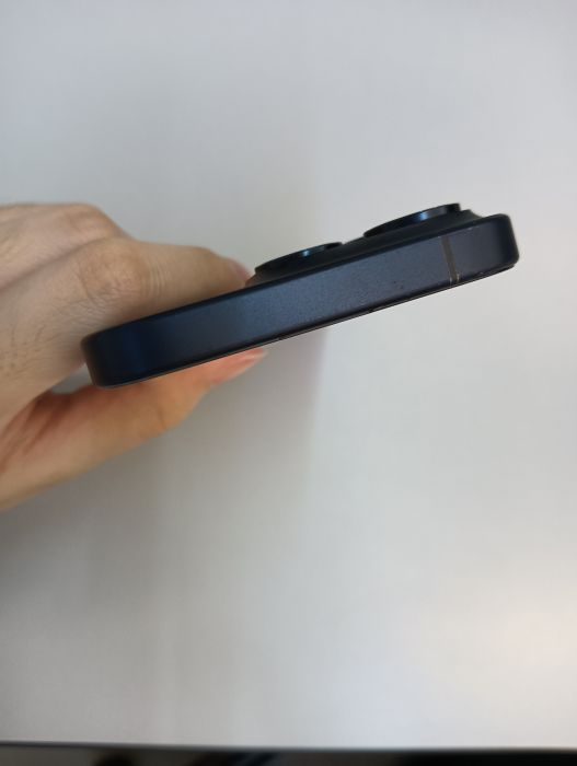 Apple iPhone 15 Pro — photo 7 of 11