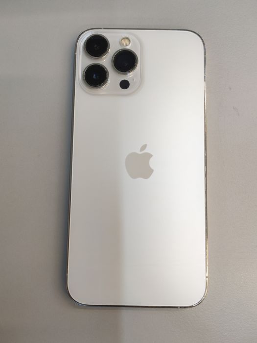 Apple iPhone 13 Pro Max — photo 4 of 10