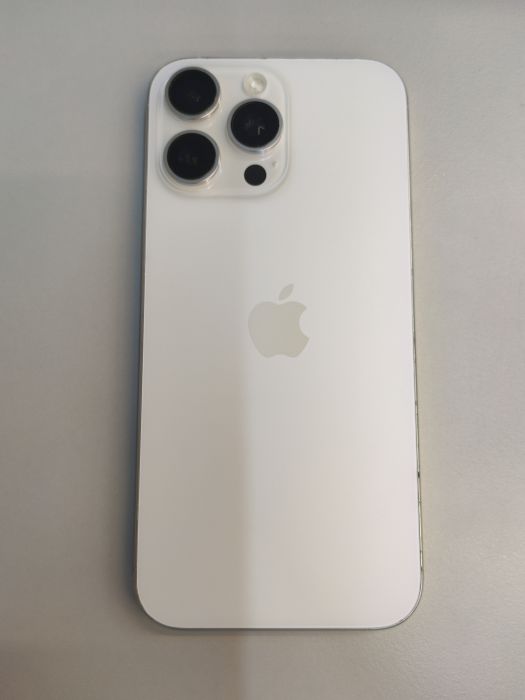 Apple iPhone 16 Pro Max — photo 2 of 10