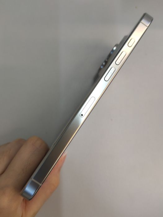 Apple iPhone 16 Pro Max — photo 3 of 10