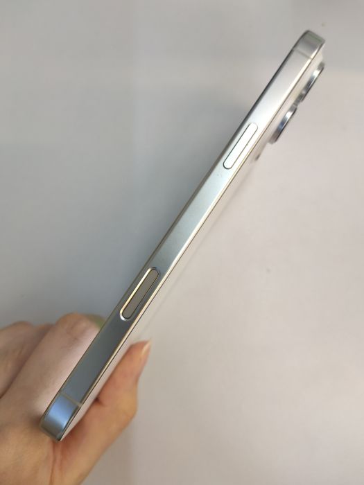 Apple iPhone 16 Pro Max — photo 4 of 10