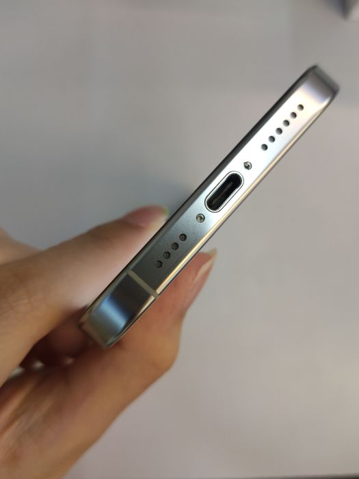 Apple iPhone 16 Pro Max — photo 5 of 10