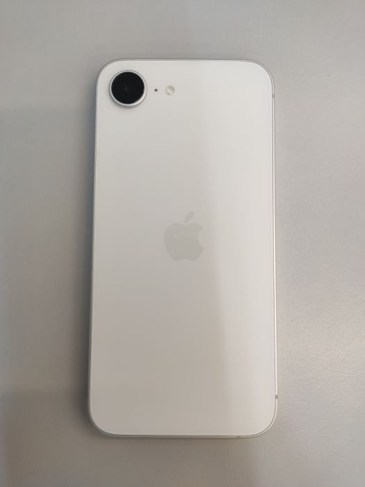 Apple iPhone 17e — photo 2 of 8