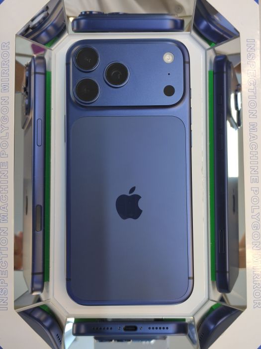 Apple iPhone 17 Pro Max — photo 2 of 10