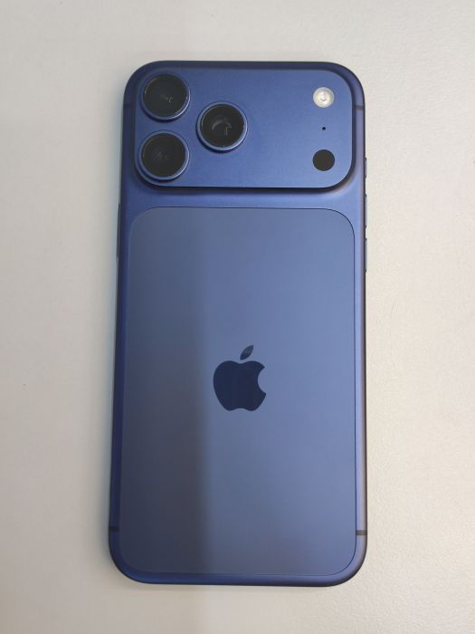 Apple iPhone 17 Pro Max — photo 4 of 10