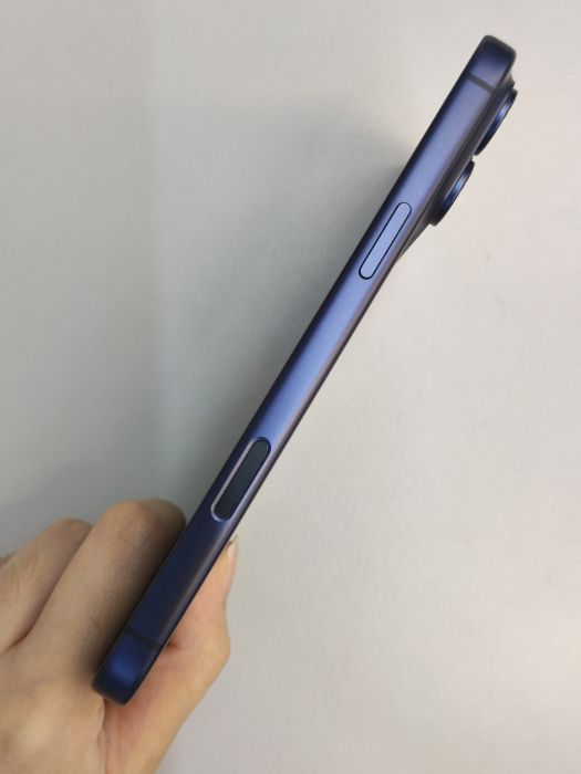 Apple iPhone 17 Pro Max — photo 6 of 10