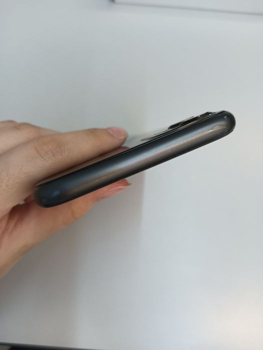 Apple iPhone 11 — photo 5 of 11