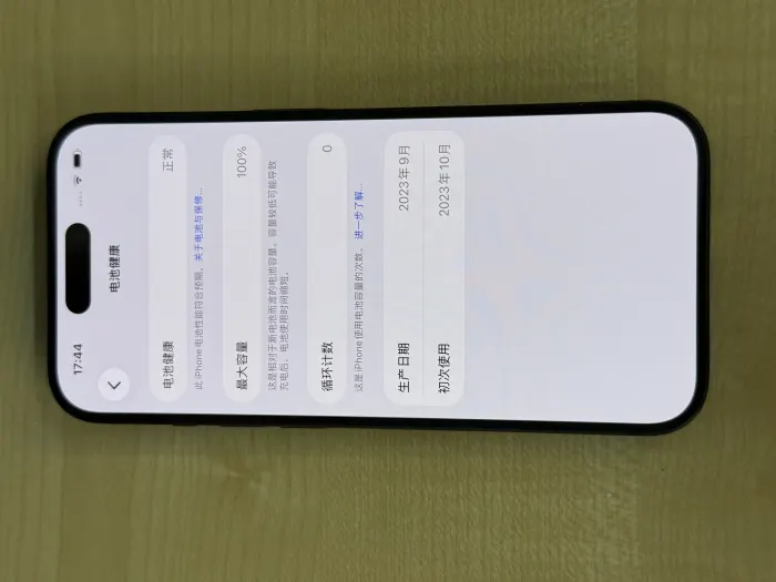 Apple iPhone 15 Pro — photo 2 of 10