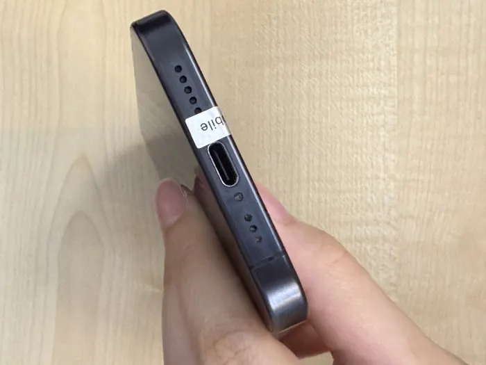 Apple iPhone 15 Pro — photo 3 of 10