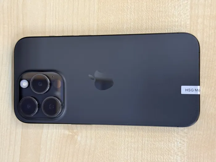 Apple iPhone 15 Pro — photo 7 of 10