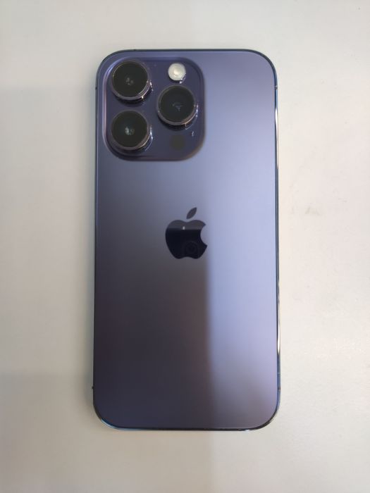 Apple iPhone 14 Pro — photo 2 of 8