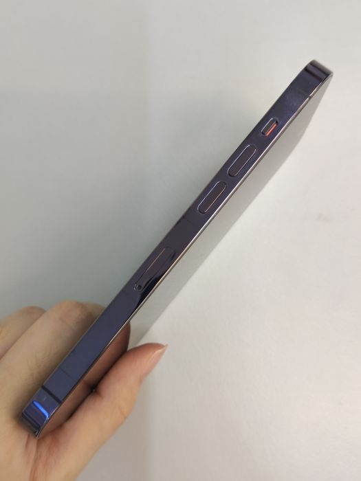 Apple iPhone 14 Pro — photo 3 of 8