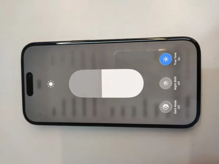 Apple iPhone 15 — photo 2 of 10