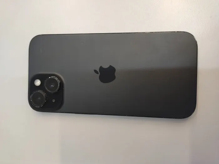 Apple iPhone 15 — photo 3 of 10