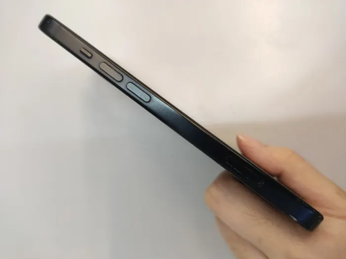Apple iPhone 15 — photo 5 of 10