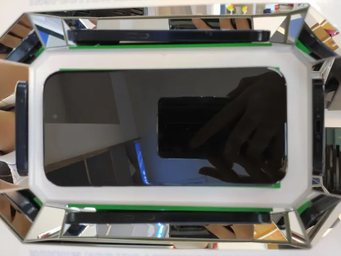 Apple iPhone 15 — photo 10 of 10