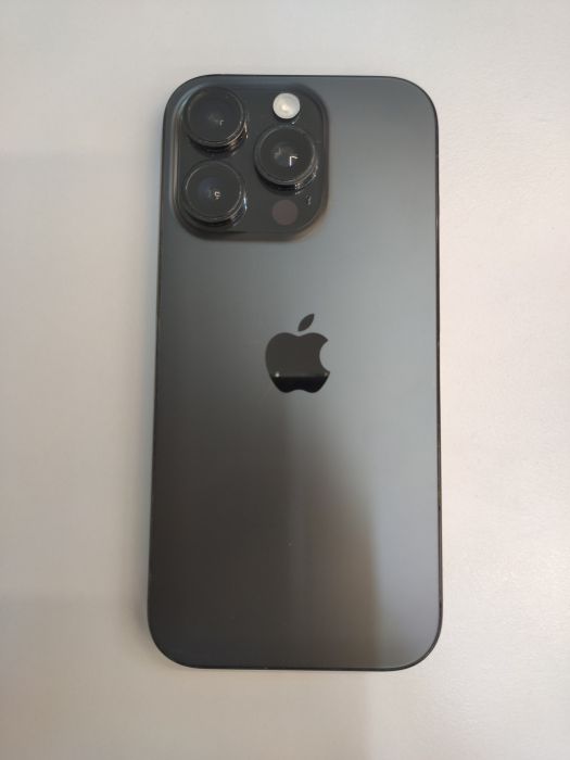 Apple iPhone 16 Pro — photo 2 of 8