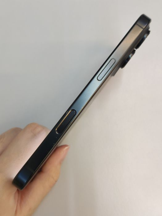 Apple iPhone 16 Pro — photo 4 of 8