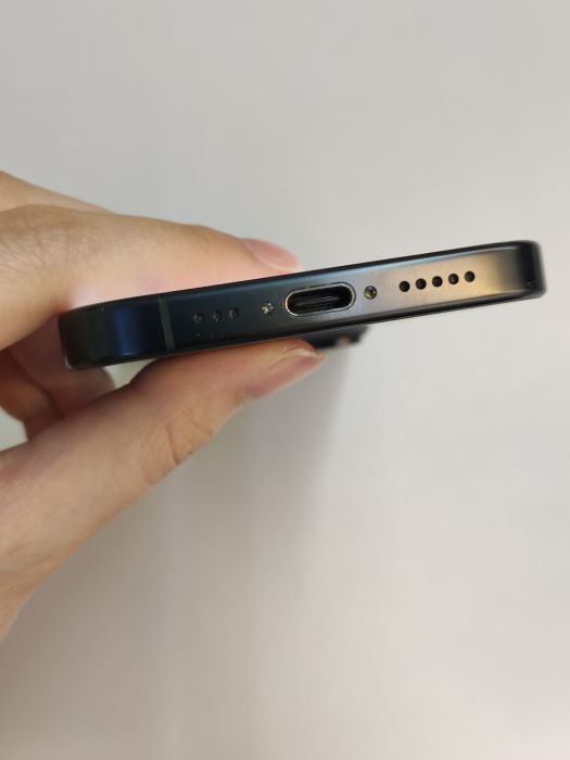 Apple iPhone 16 Pro — photo 5 of 8