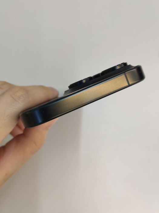 Apple iPhone 16 Pro — photo 6 of 8