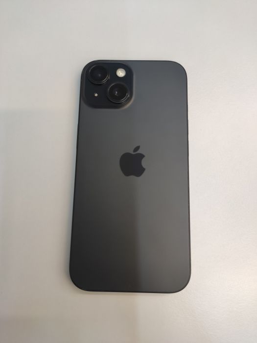 Apple iPhone 15 — photo 2 of 8