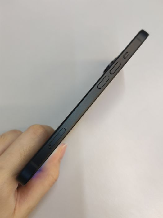 Apple iPhone 15 — photo 3 of 8