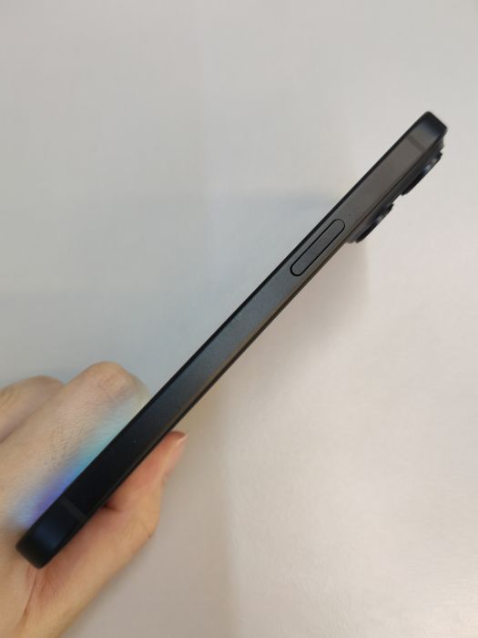 Apple iPhone 15 — photo 4 of 8
