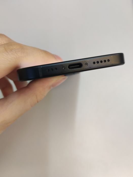 Apple iPhone 15 — photo 5 of 8