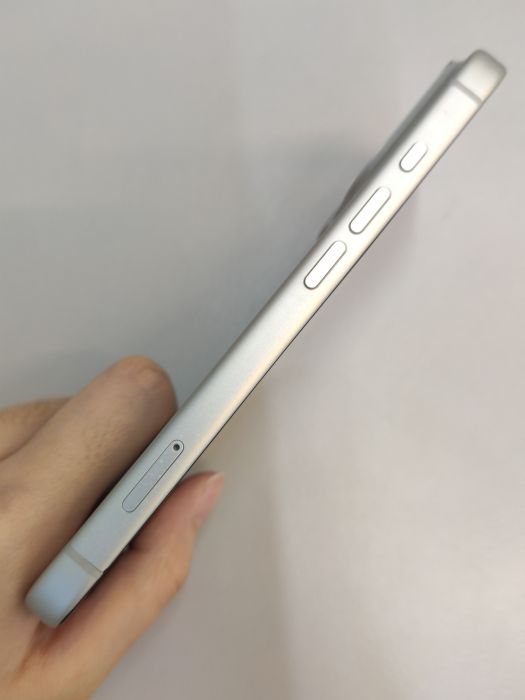 Apple iPhone 17 Pro — photo 3 of 8