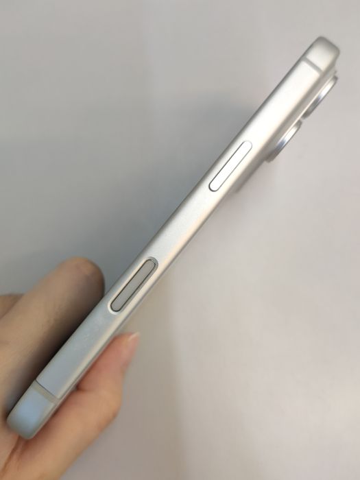 Apple iPhone 17 Pro — photo 4 of 8