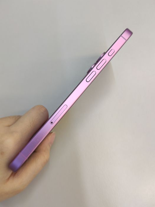Apple iPhone 16 Plus — photo 3 of 8