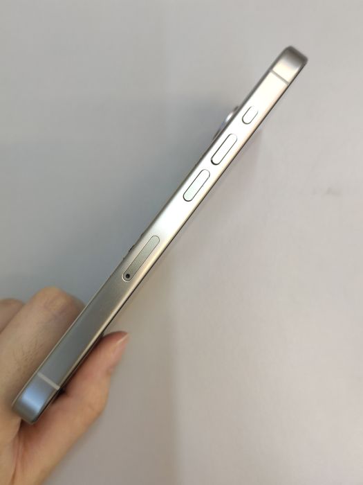 Apple iPhone 15 Pro — photo 5 of 10