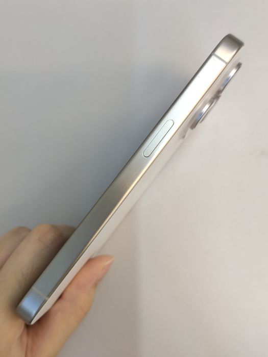 Apple iPhone 15 Pro — photo 6 of 10