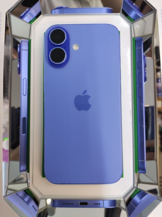 Apple iPhone 16 — photo 2 of 10
