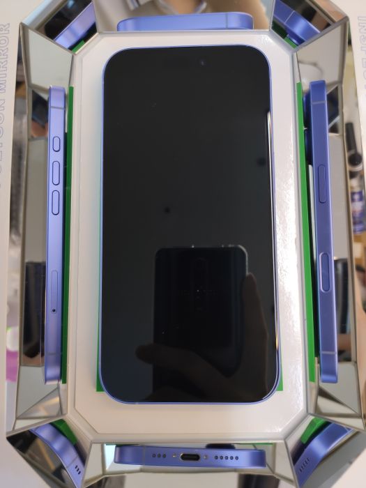 Apple iPhone 16 — photo 3 of 10