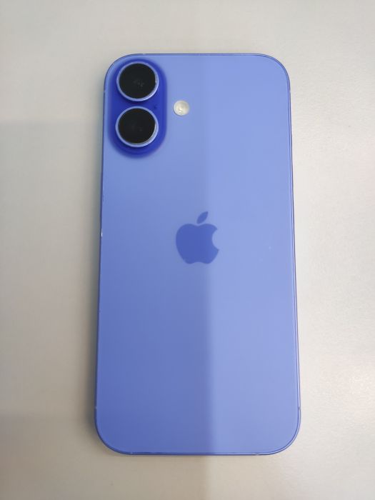 Apple iPhone 16 — photo 4 of 10