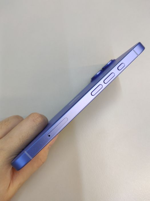 Apple iPhone 16 — photo 5 of 10