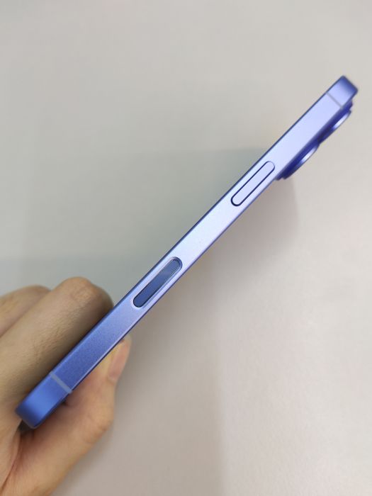 Apple iPhone 16 — photo 6 of 10