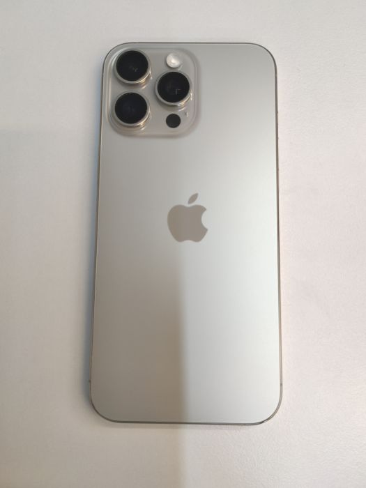 Apple iPhone 16 Pro Max — photo 4 of 10