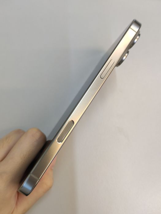Apple iPhone 16 Pro Max — photo 6 of 10