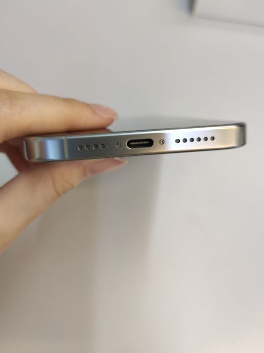 Apple iPhone 16 Pro Max — photo 7 of 10