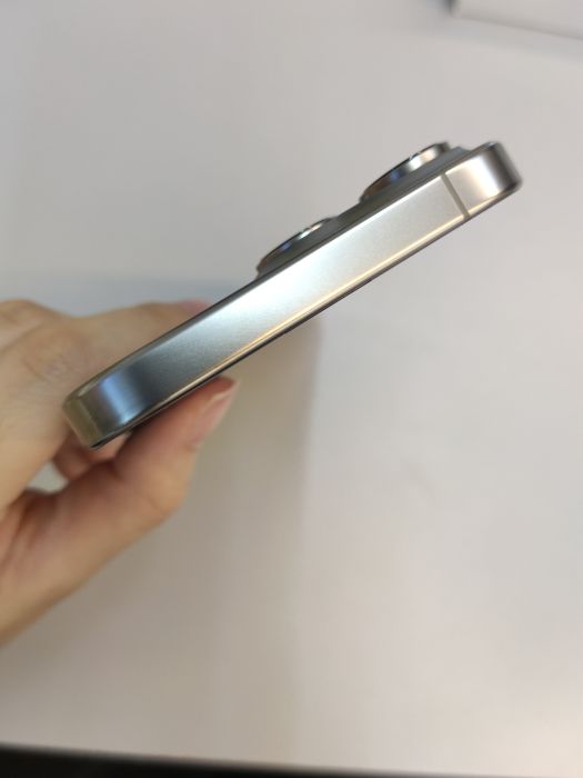 Apple iPhone 16 Pro Max — photo 8 of 10